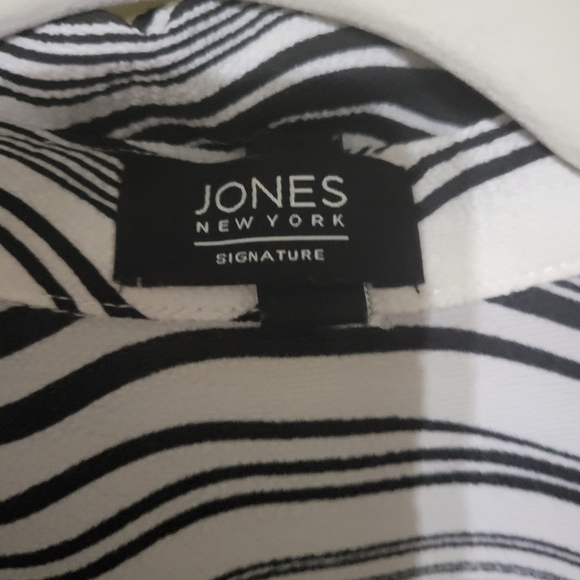 Jones New York blouse - Picture 2 of 2
